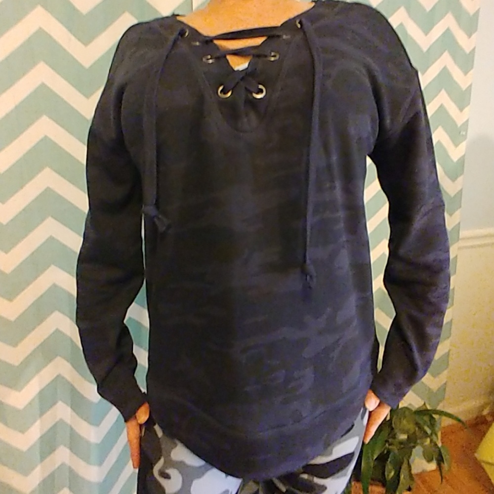 Sanctuary camo lace up sweatshirt Sz M